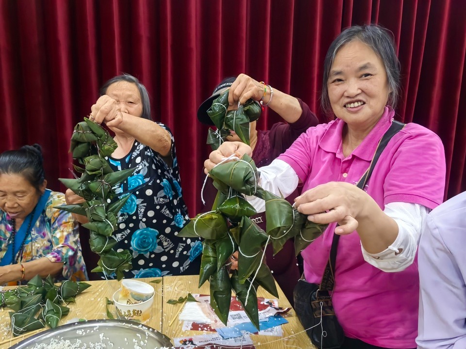 粽叶飘香传温情 邻里同欢共庆端午