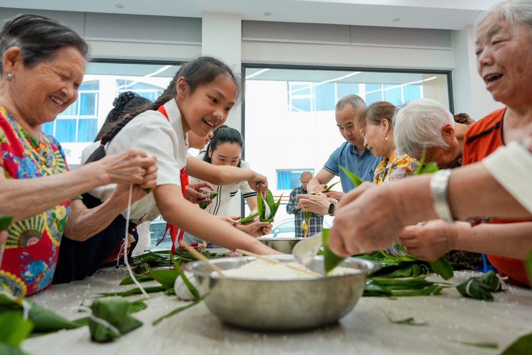 【网络中国节·端午】天生街道西南大学南社区开展“社区粽香飘·端午情谊长”主题活动