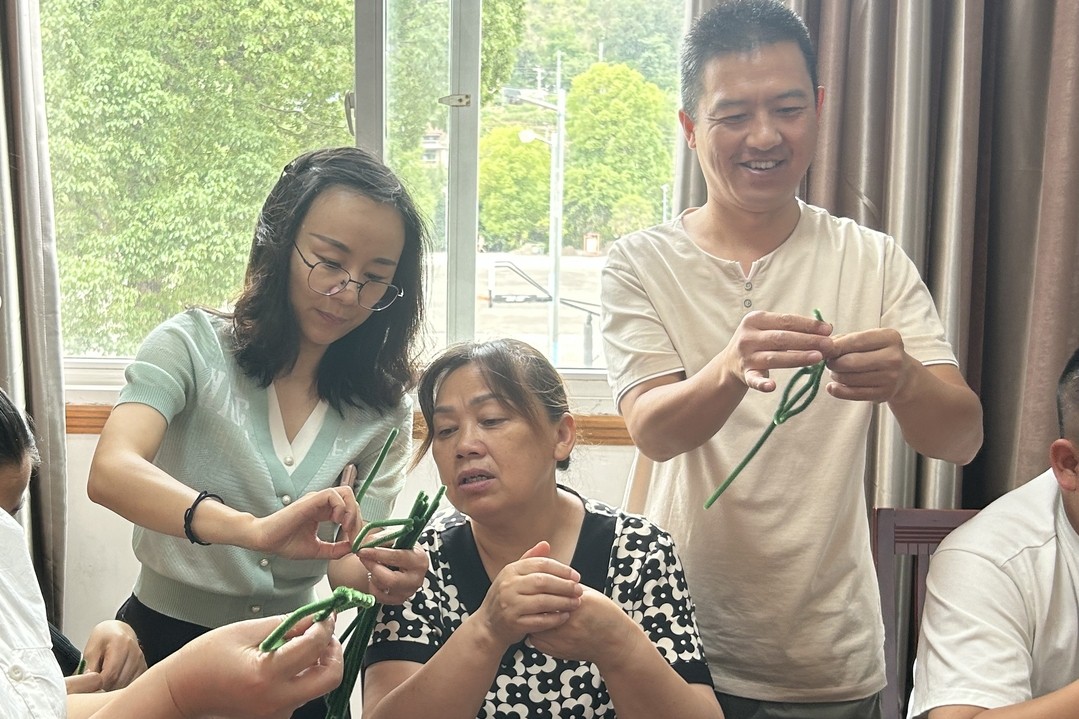 【网络中国节·端午】粽情端午 巧手传情