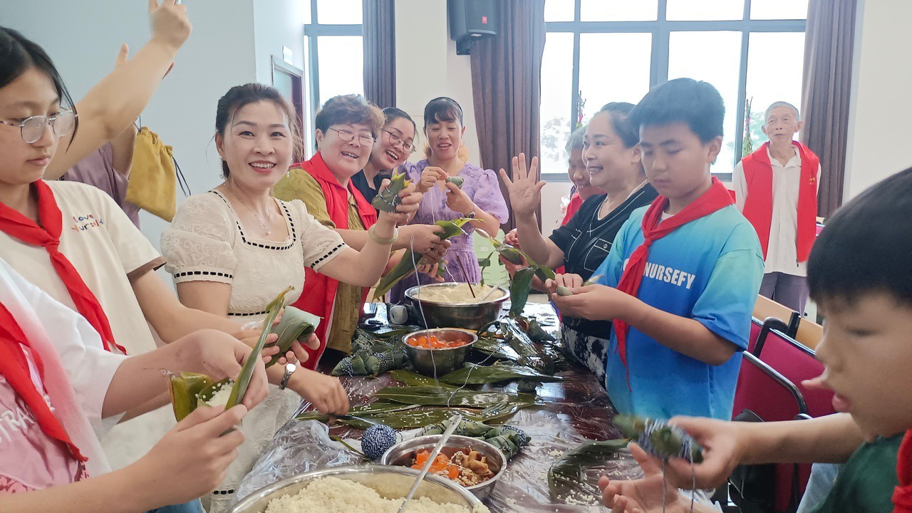 社区举办“粽享童趣”主题活动 传统文化与六一童趣撞出欢乐火花