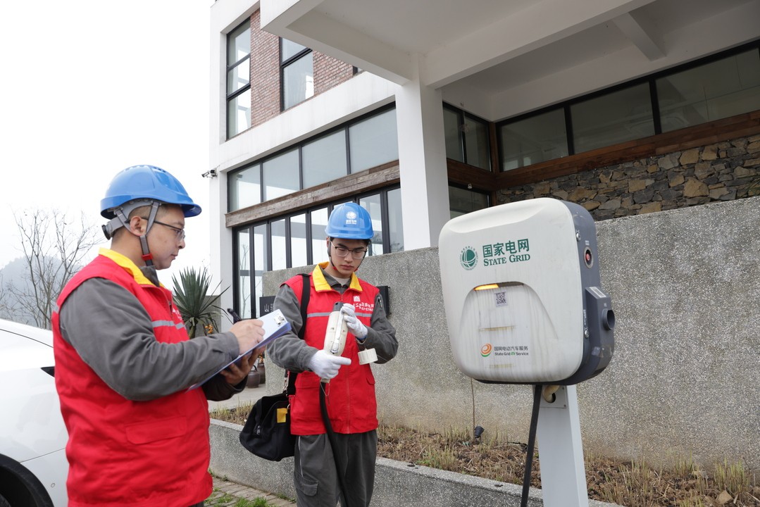 重庆首位电动汽车车主为电网反向送电获收益