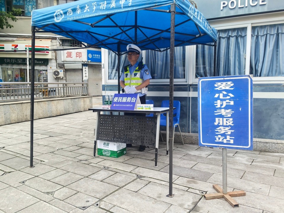 交巡警多措并举 全力为高考学子护航