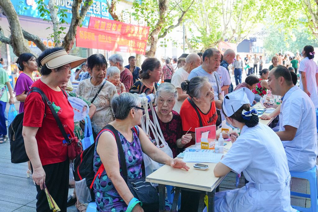 我区开展全民健康生活方式宣传月集中宣传活动