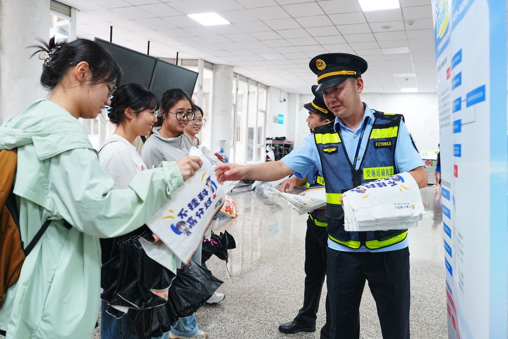 北碚：“渝悦学车”应用宣传进高校