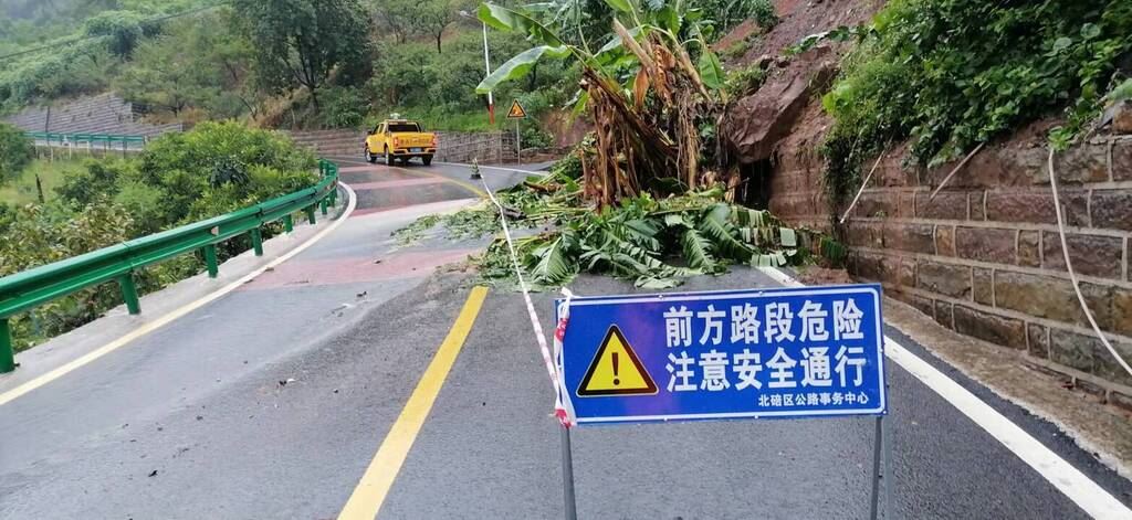 公路部门全力应对暴雨险情 多措并举保畅通