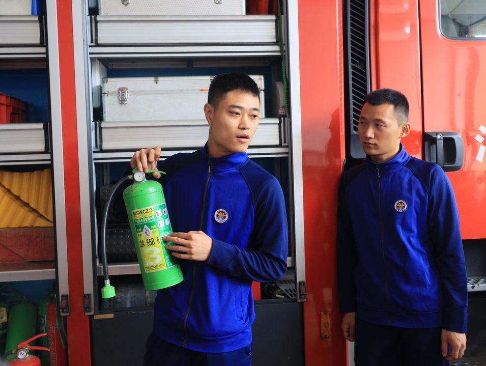 “红领巾”走进消防站 零距离感受“火焰蓝”  北碚区举行“扬梦护航”中小学生自护教育示范性活动   