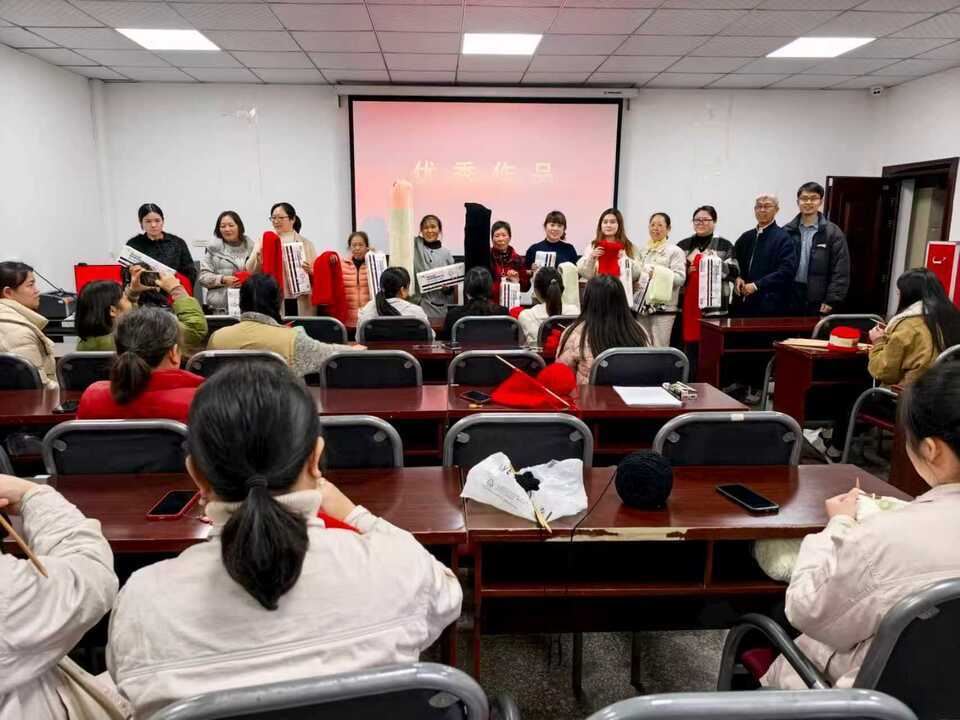 歇马街道农荣村开展手工编织活动