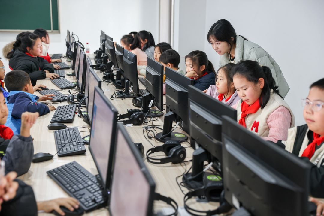 北碚区举办各族青少年小程序创新挑战赛“种子”教师培训