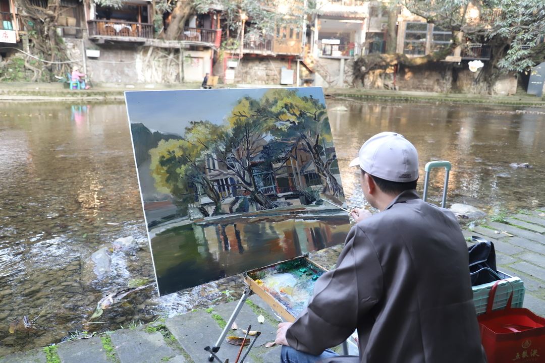 川渝艺术家齐聚金刀峡镇 写生赋能乡村振兴