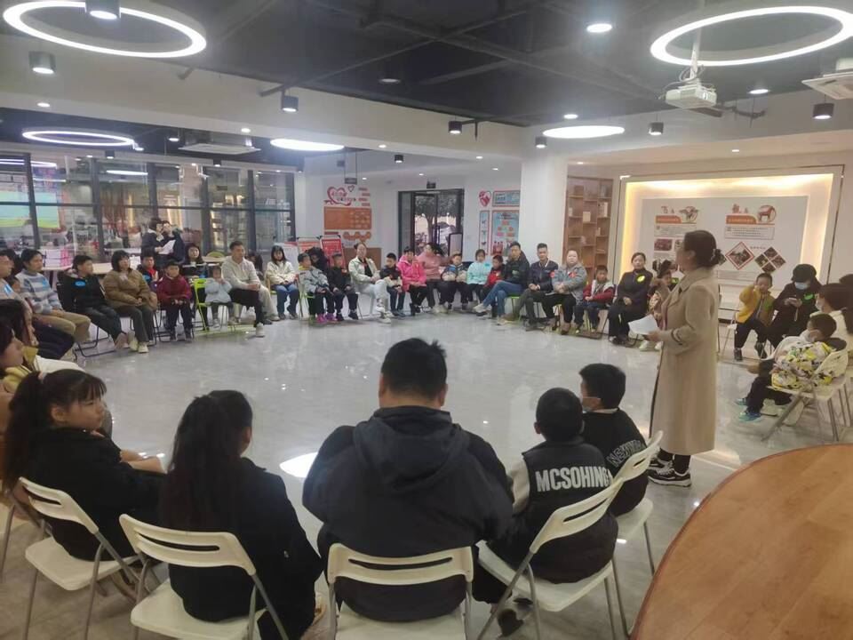 歇马街道缙云新居社区举办亲子互动活动