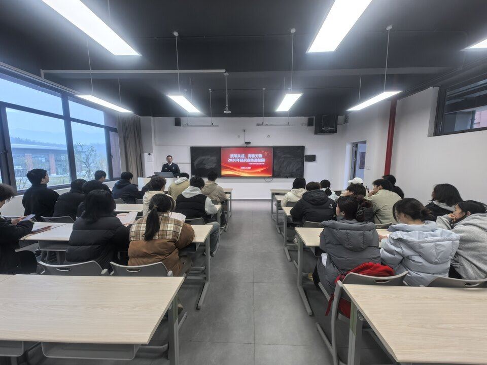 征兵宣传进校园 点燃学子从军梦