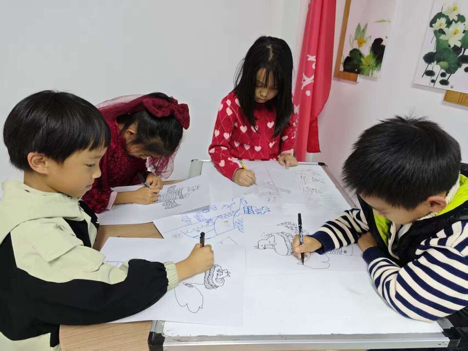 歇马街道紫云台社区开展华表柱线描画主题活动