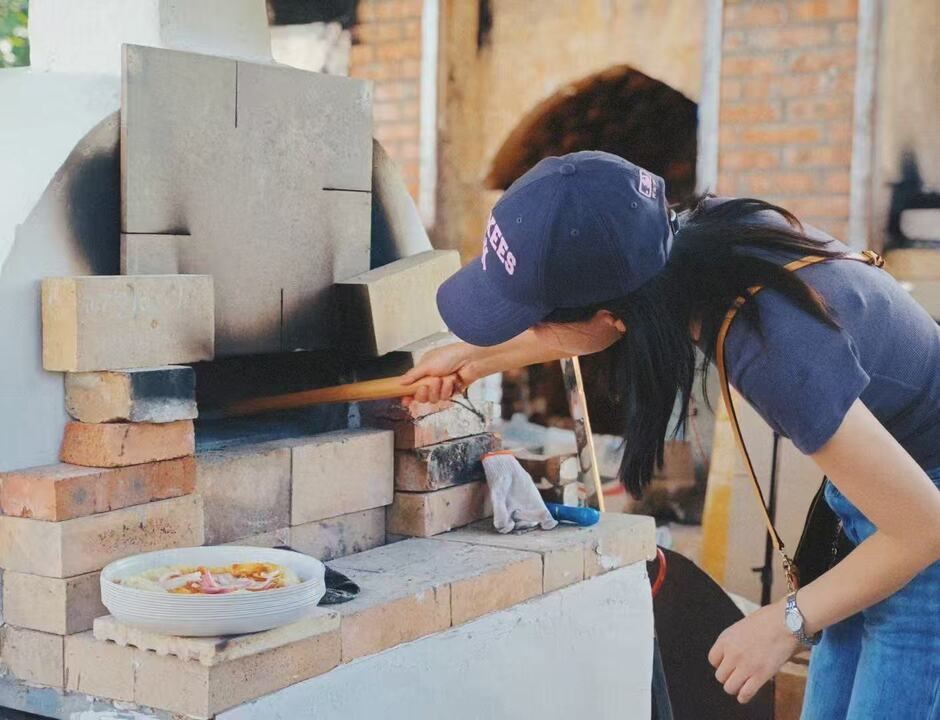 循着直播赴山乡，守着窑火扎沃土，扛起农场闯新路  ——山西青年王彬毓与虎头村的“三次双向选择”