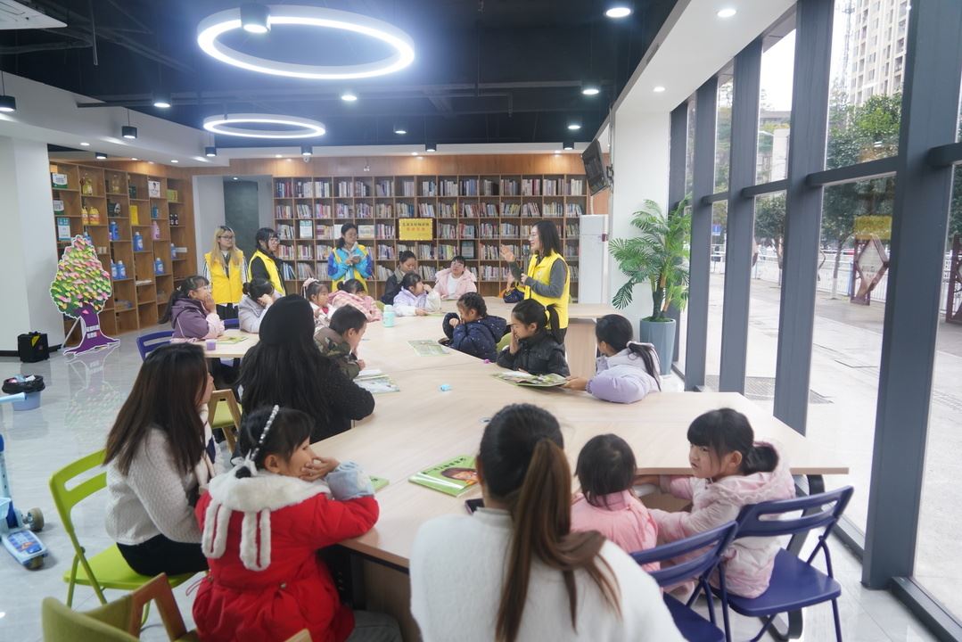 歇马街道万马奔腾志愿服务联盟  开展亲子绘本阅读活动