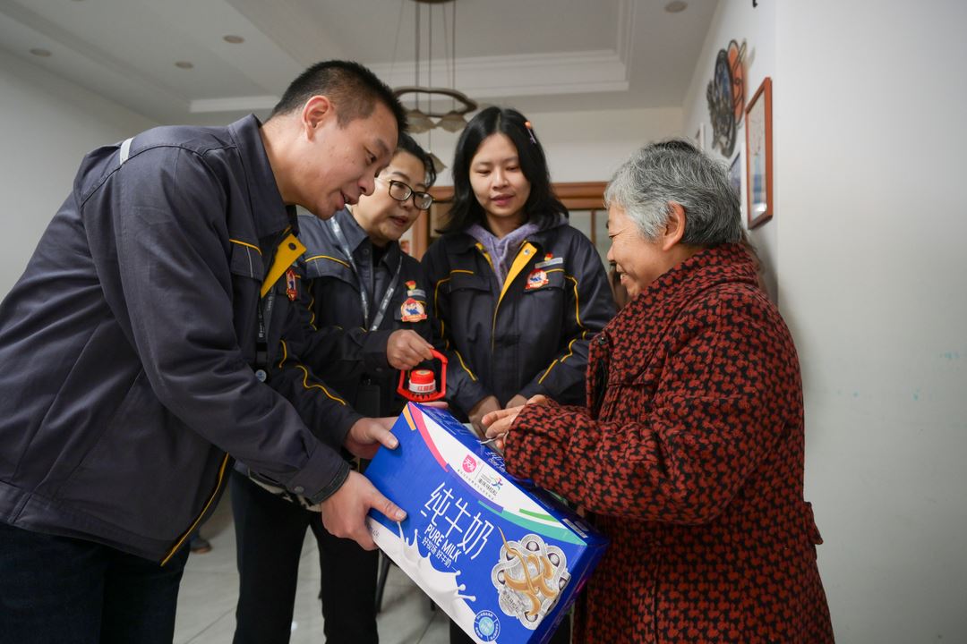 暖冬送关怀 社企心连心  宁溪社区联合重庆燃气北碚分公司慰问困难群众