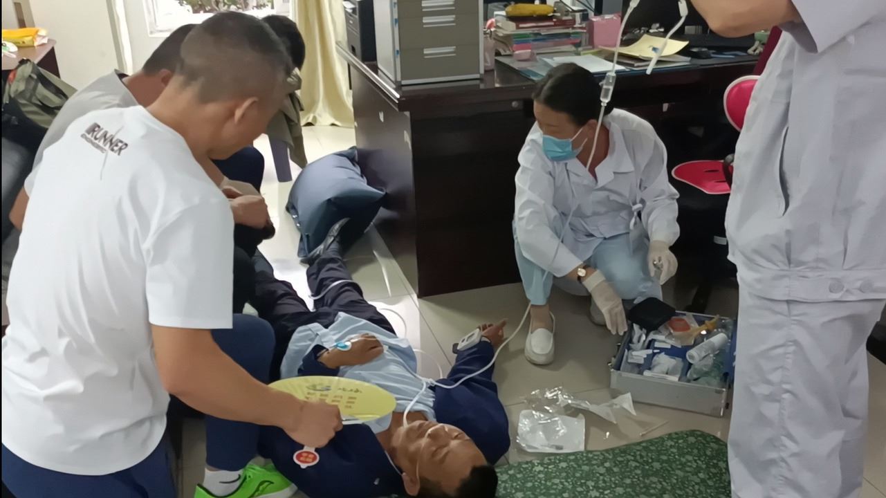 争分夺秒！天生街道紧急施救突发疾病群众  暖心守护生命安全   