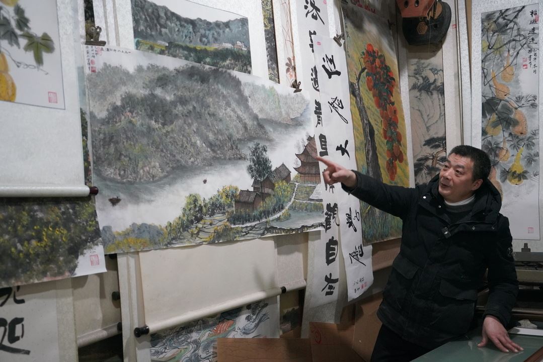 握刨刀，执画笔，“奇人”罗木匠三十年绘制艺术人生