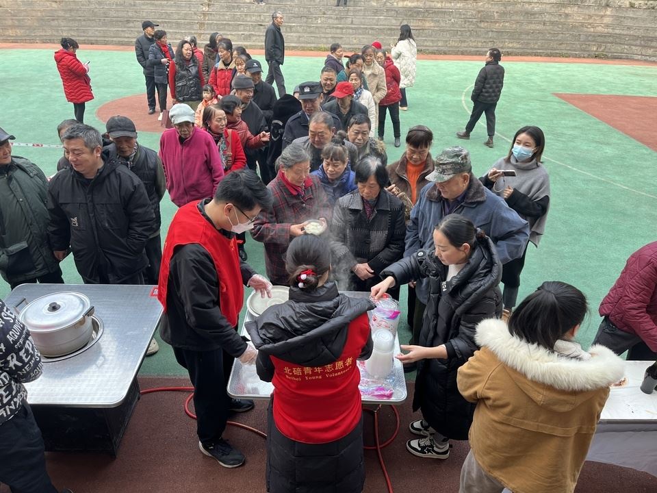 歇马街道华伟社区：冬至饺香暖邻里  “陌邻”变“睦邻”