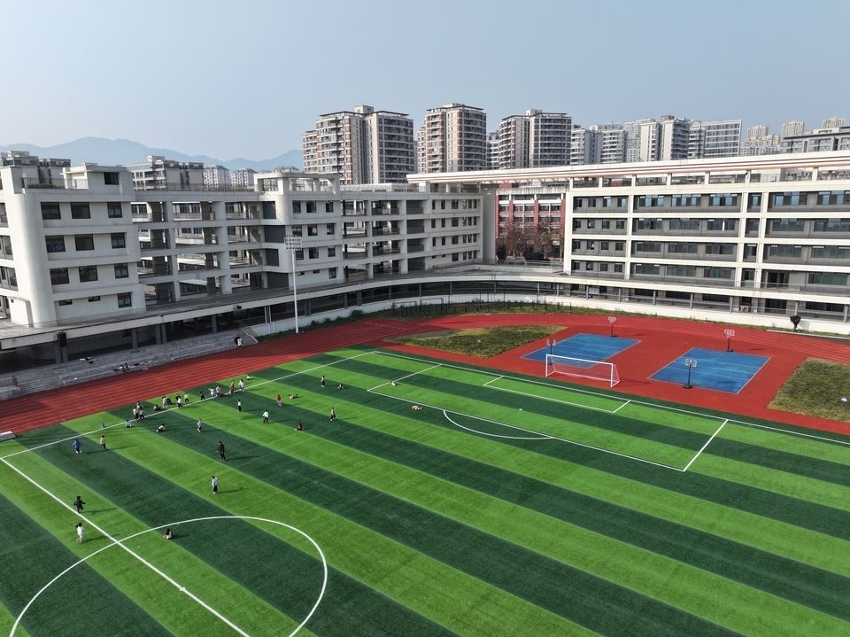 “新学校近了，老楼安全了，上下楼方便了”  ——北碚区2025年民生“升级包”这样改变生活