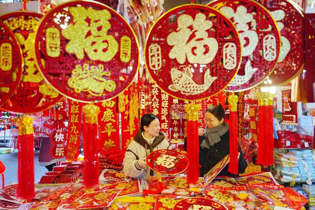 重庆北碚：选购新年饰品 喜迎新春佳节