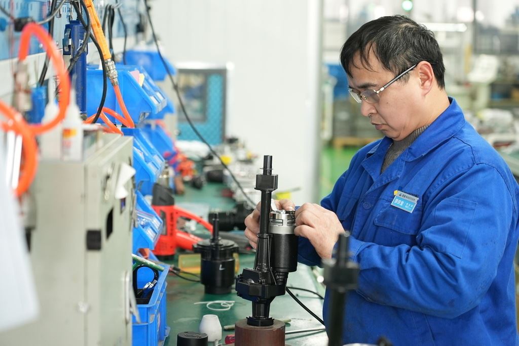 人大代表建议回访 | 代表为企业建言 “一企一策”助推制造业提质增效 