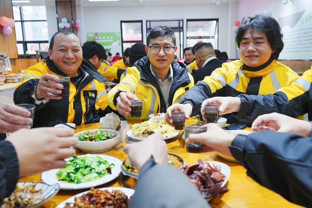 北碚举办新春团年饭  温暖新就业群体“赶路人”