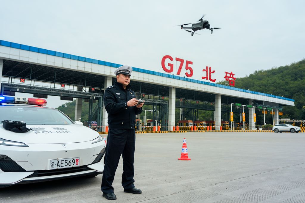 无人机巡查 高速路增“天眼”