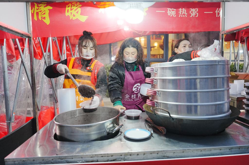 从爱心炒饭到腊八暖粥 北碚餐饮老板唐洁：爱心公益，我会一直做下去