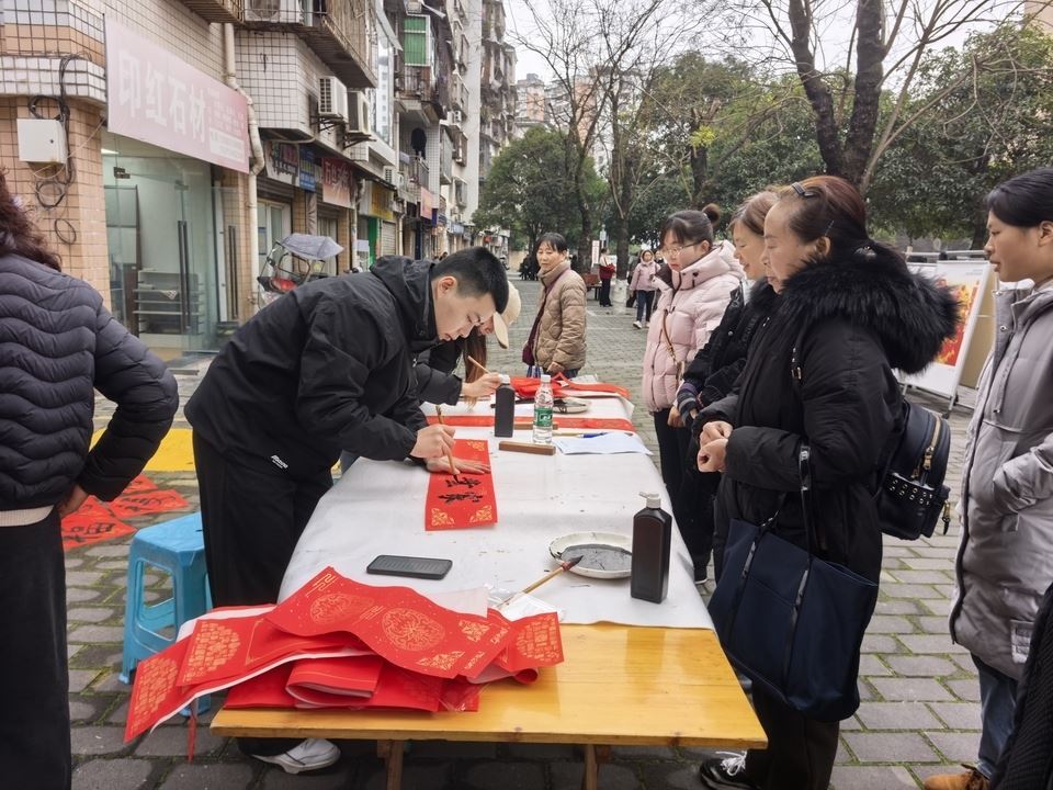歇马街道状元碑社区开展新春非遗剪纸主题活动