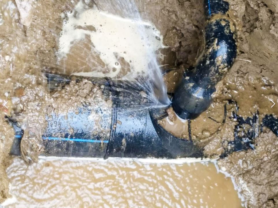 迎寒而上精准“把脉” 隐蔽漏点成功“揪出” 碚江水务力保春节供水安全