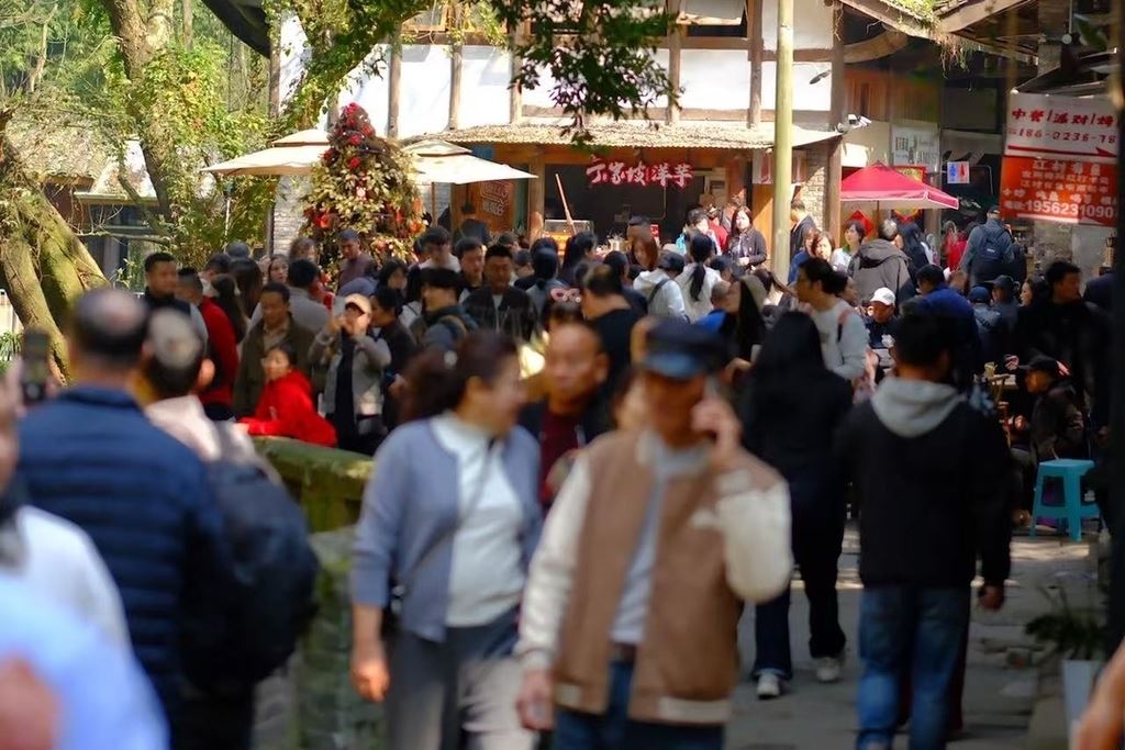 金刚碑·温泉老村春节假期喜迎“开门红”