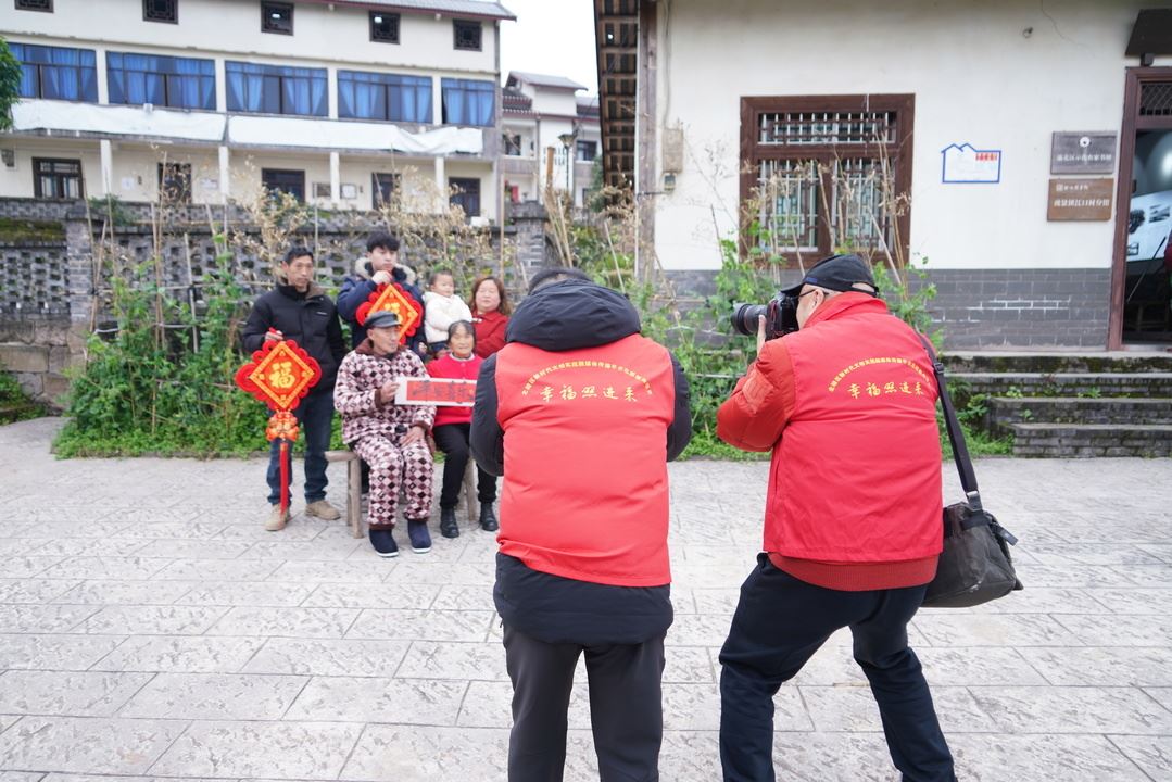 “幸福照进来”活动走进统景镇、大盛镇