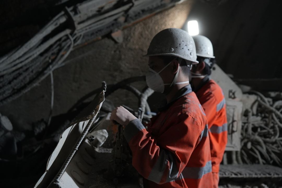 西渝高铁北中梁山隧道建设忙