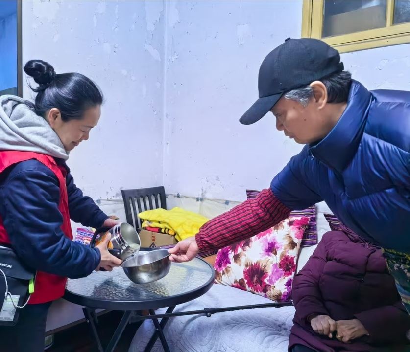 “暖心汤”+“安全阀” 情暖孤寡老人心  重庆燃气北碚分公司联合社区开展关爱活动