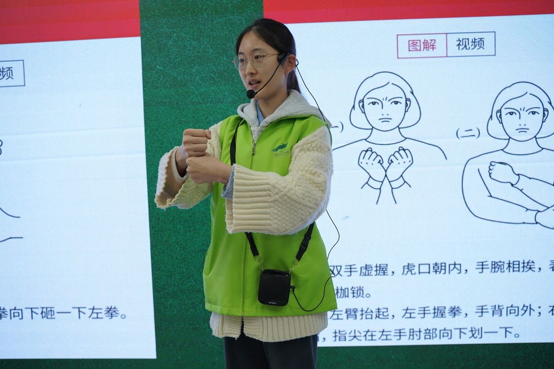 手语“唱”响国歌 非遗传递温情