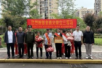 立功受奖送喜报 弘扬良好拥军传统